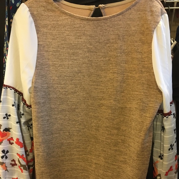Contrast Sleeve Knit Top - Picture 2 of 2